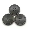 Botones de Resina de Alta Gama al por Mayor Botones de Fruta Imitación Botones de Cuatro Agujeros para Camisa Cárdigan Botones para Traje Negro Café con un Sentido de Lujo