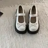Zapatos Mary Jane con lazo estilo dulce, zapatos de cuero gruesos de estilo universitario exquisitos de otoño, zapatos de punta cerrada que aumentan la altura para personas menudas.