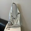 Moda Europea y Americana Bolsos para Mujer 2025 Nuevo Estilo Casual Moderno Genial Lunares Tachonado Bolso de Axila Bolso Cubo Bolso de Hombro
