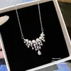 Brillante Collar de Zirconia Perla Incrustada Galaxia, Colgante de Diseño de Nicho de Lujo Ligero, Cadena para Clavícula con Borla Galaxia Cayendo