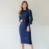 Vestido de Punto Estilo Coreano Ajustado al Cuerpo y a la Cadera para Mujer con Cuello Redondo y Cinturón, Falda Midi Ajustada a la Cadera, Otoño e Invierno 2026