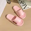 Novas Pantufas de Casa Estilo Simples Femininas Novas Antiderrapantes Sensação de Alto Nível Pantufas Grossas de Casal Estudante Masculino EVA