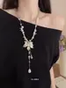 Colar Longo com Franjas de Flores Estilo Coreano Ins, Longo e Estiloso, Único e Versátil, Adequado para Camadas, Corrente Elegante para Clavícula