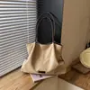 Bolsa tote de camurça para mulheres, nova coleção outono/inverno 2026, com design plissado e vintage, estilo versátil e grande capacidade, adequada para o dia a dia