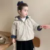 Jaqueta de algodão acolchoada com capuz estilo coreano para meninas, outono e inverno, nova coleção 2026, casaco estiloso com manga floral para crianças e bebês