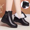 Botas de algodón para mujer 2026 invierno nuevo estilo zapatos de cuero para mediana edad y ancianos suela plana antideslizante botines cortos engrosados terciopelo cálido zapatos de algodón para madre mujer