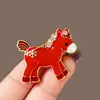 Broche de Copo de Nieve y Caballo Rojo para Mujer, Pin de Solapa de Lujo de Alta Gama, Accesorio de Ropa, Hebilla de Cinturón, Joyería de Broche de Alta Gama