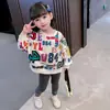 Ropa de Primavera y Otoño 2026 para Niñas, Bonitos Tops Infantiles con Letras de Graffiti, Sudadera de Manga Larga, Elegante Conjunto de Ropa Infantil de Celebridad de Internet, Moderno