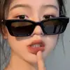 Gafas de sol retro Y2K europeas y americanas de montura estrecha que realzan la forma del rostro, perfectas para fotos callejeras y looks de moda, populares entre las celebridades de internet, moda femenina retro dulce y cool