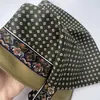 Pañuelo Triangular de Seda para Mujer, Nuevo Estilo Primavera y Verano, Pañuelo de Seda Estampado Retro, Chal Versátil, Pañuelo de Protección Solar, Moderno y Elegante