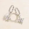 Pendientes de Trébol de Cuatro Hojas con Diamantes y Perlas Brillantes de Nuevo Estilo, Lujo Ligero, Estilo Fresco, Versátiles, Modernos, Pendientes para el Trabajo para Mujer, Exquisitos