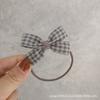 Diadema con lazo pequeño para niña estudiante, estilo retro, dulce y lindo, con diseño de cuadros grises, banda de goma para el pelo, tocado con flores