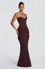 Elegante vestido strapless azul claro con fruncidos tridimensionales, ceñido a la cintura, falda larga de sirena, bolsillos y corte ajustado para fiestas nocturnas