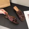 Chanclas de cuña retro de punta abierta para mujer, versátiles para uso en exteriores, nuevas sandalias de playa estilo vacacional de verano 2026, modernas
