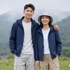 Nueva chaqueta casual unisex, versátil para hombres y mujeres, adecuada para parejas, chaqueta transpirable para exteriores, resistente al agua, con capucha desmontable y personalizable con impresión de logo