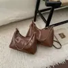 2025 Grande Capacidade para o Dia a Dia Nova Cor Sólida Elegante Corrente Transversal Ombro Bolsa Tote Formato Dumpling para Mulheres