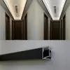 Tira de luz LED unilateral de 45 grados hacia arriba Tira de luz para techo suspendido colgada en el borde Luz lineal Sin ranurado Canaleta reflectante para lavado de techo