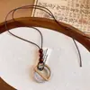 Colar redondo oco com contas de resina e madeira em cordão de couro, corrente para suéter estilo vintage francês, acessório feminino de luxo leve e de alta qualidade