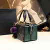 Bolso de Cadena para Mamá de Mediana Edad 2026 Nuevo Estilo Europeo y Americano Bolso Cuadrado Versátil Moda Bolso de Mano de Piel Genuina con Patrón de Serpiente