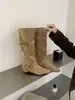 Botas cuadradas de ante estilo coreano para mujer, nuevo modelo otoño e invierno 2026, botas de media pantorrilla con hebilla de cinturón y aumento interno de altura, botas de montar