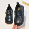 Mocassins Vazados Respiráveis para Meninos Novo Estilo Sapatos de Couro com Solado Macio Antiderrapante para Meninas Versáteis para Crianças Estudantes Sapatos de Bebê