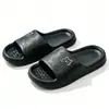 La nueva colección de verano de Qida Shun de pantuflas lindas y unisex: antideslizantes, para uso en el hogar y el baño, perfectas para parejas, y disponibles para venta al por mayor como pantuflas de interior de EVA