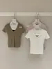 WGWE9356 Guangzhou Treze Hong Roupas Femininas 2026 Novo Estilo Petite Decote V Vazado Manga Curta Tricô Verão