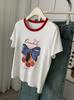 Modelo Popular dos Principais Fabricantes! Camiseta Feminina de Verão Casual Versátil com Gola Redonda em Cor Contrastante e Estampa de Cereja de Manga Curta Coreana