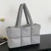 Bolsa de Ombro Único para Axila Personalizada pelo Fabricante Jaqueta de Algodão com Penas Bolsa Feminina Grande Capacidade Bolsa de Moda