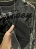 Sudadera de Felpa Juvenil Estilo Nuevo con Rasgaduras, Lentejuelas, Estampado de Letras para Otoño e Invierno, Manga Larga, Pieza Versátil de Lujo Ligero de Alta Gama para Hombre