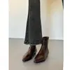 Botines de tacón de cuña súper bonitos de temperamento francés estilo coreano para adelgazar con forro de felpa suela plana versátiles de moda para tobillo pequeño punta fina botines cortos para mujer