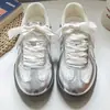 Zapatos Blancos de Suela Gruesa para Mujer 2026 Nuevo Otoño de Suela Gruesa que Aumentan la Altura Versátiles Deportivas Casuales Ligeras Transpirables