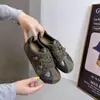 Tênis de treino alemães para mulheres, em couro sintético macio, com blocos de cor, novo estilo primavera e outono 2026, de sola reta, com cadarço, versátil, confortável, para esportes casuais, moderno