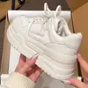 Zapatos para Mujer de Baja Estatura Suela Gruesa de Papá Grande Primavera 2025 Nuevos Ligeros Cómodos Versátiles Deportivos Casuales Zapatos Blancos