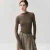 Malha 18, lavável à máquina! Suéter de tricô de lã fiada Yangzi para mulheres, com gola semialta, corte justo e design versátil, perfeito como peça de base