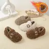 Zapatos peludos para niños estilo coreano, zapatos cálidos de algodón, nuevo modelo de invierno 2026, zapatos peludos para niñas tipo Birkenstock con hebilla de cinturón y forro de felpa
