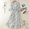 Foto real del nuevo vestido artístico de algodón y lino con estampado floral de tres cuartos para mujer 2026, entallado a la cintura, adelgazante, falda larga con dobladillo amplio