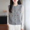 Chaleco de punto bordado floral para mujer, adecuado para usar en capas en otoño e invierno, sin mangas, cárdigan de punto de un solo botón