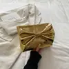 Bolsa quadrada pequena com laço super popular transfronteiriça novo modelo 2026 bolsa de mão clutch brilhante em couro envernizado bolsinha para fones de ouvido porta-moedas