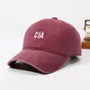 Un Sombrero de Pico Casual de Moda Estilo Coreano Parte Superior Suave Unisex Moderno Lavado Adelgazante CI Bordado Versátil de Letras Gorra de Béisbol