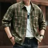 Camisa a cuadros verde retro americana para hombre, primavera y otoño, manga larga, holgada, versátil, ropa de trabajo, chaqueta engrosada, camisa casual
