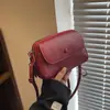 Nova Bolsa de Ombro Feminina Flip Nicho Bolsa Feminina de Alto Padrão Simples Moda Bolsa de Mão Transversal Feminina Atacado Tendência
