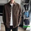 Colección Otoño 2026: Camisa de alta gama, elegante, de manga larga con costuras visibles, una camisa de corte holgado, moderna y cómoda para hombres jóvenes, perfecta para diversas ocasiones