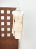 Novo Estilo25 Outono Ombro a Ombro Design Único Fita Ondulada Vestido de Tricô Manga Longa Bodycon para Mulheres com um Toque de Luxo