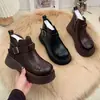 Botas de tornozelo Birkenstock de sola grossa estilo britânico para mulheres, nova coleção outono/inverno 2026, forradas com fleece para aquecimento, cabedal de couro, botas de algodão, que aumentam a altura, emagrecem, botas estilo Martin