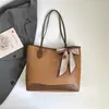 Bolsa de Tote de Comercio Exterior Más Vendida Gran Capacidad Nuevo Estilo 2026 Bolsa para el Hombro para el Trabajo y el Viaje Diario Bolso de Hombro Versátil Casual para Mujeres