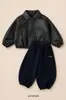 Terno Infantil Roupa de Outono para Bebê 2026 Novo Estilo Jaqueta de Couro Calça Conjunto de Duas Peças Conjunto de Roupas de Primavera e Outono para Crianças