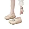 Sapatos Femininos Versáteis de Couro 2026 Outono e Verão Novos Sapatos de Solado Grosso para Meia-Idade e Idosos Sandálias Respiráveis Populares Sapatos Casuais para Mãe