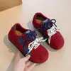 Tênis de treinamento alemão com cadarço duplo e bico redondo feminino 2026 novo estilo primavera e outono faz os pés parecerem pequenos Tênis Forrest Gump tênis de pão tênis esportivo casual de cadarço único