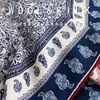 Bufanda cuadrada cálida, artística y vintage con estampado de mezcla de seda para otoño e invierno, un chal de mezcla de lana y seda moderno y versátil para mujer